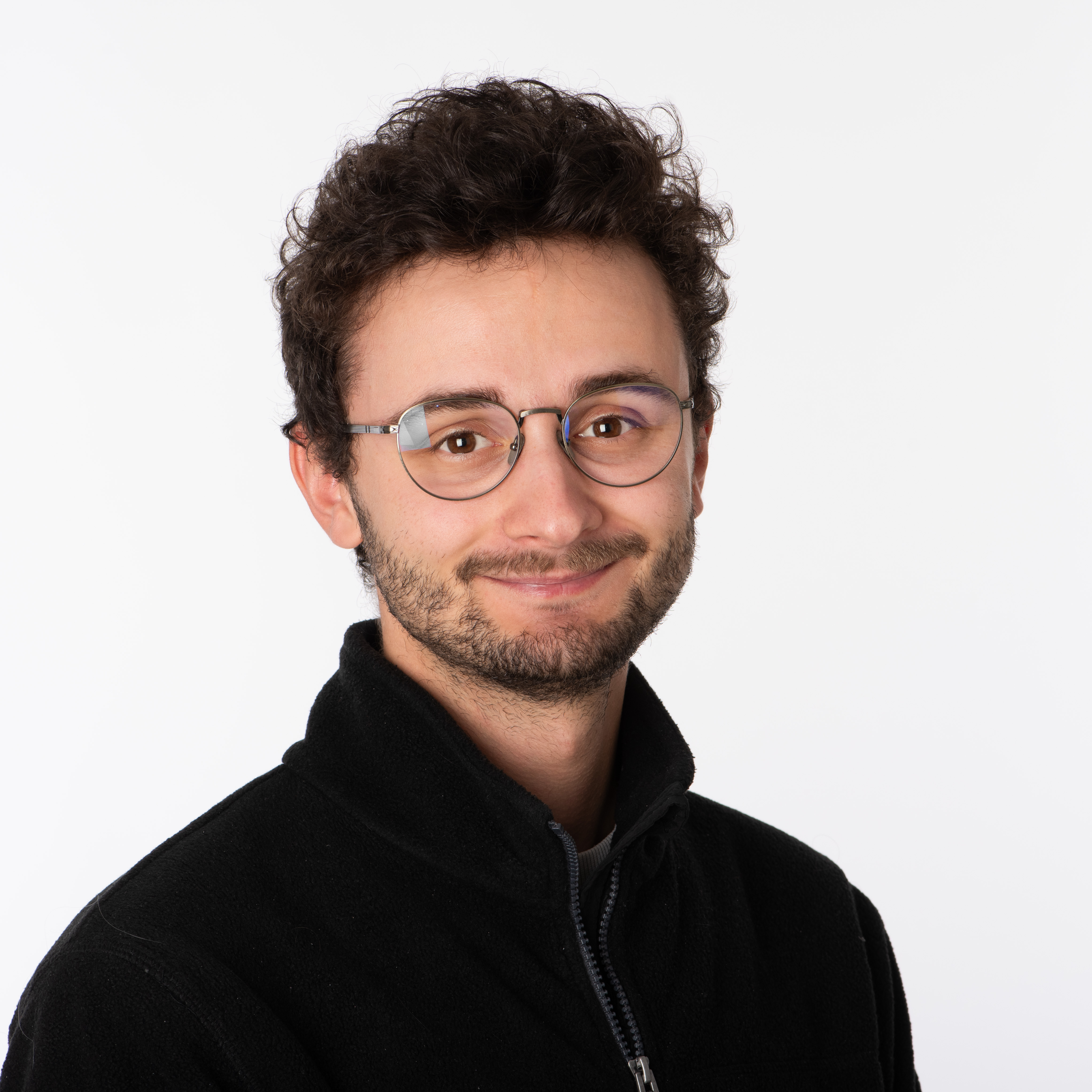 Benjamin received his B.Sc and M.Sc from EPFL, initially interested in bioinformatics and machine learning, but switched to a more applied and cancer biology-oriented cursus.  After lab experiences in the laboratories of Prof. Matteo dal Peraro and Prof. Joerg Huelsken, as well as an Industry internship at CILCare, he joined the lab of Prof. Mohammad Rashidian at the Dana-Farber Cancer Institute, initially as a master thesis, followed by a year as a research technician  In 2024, he started his PhD at the University Hospital Zürich under the supervision of Prof. Dr. Markus G. Manz, with his research focusing on improving the efficiency of bispecific antibody therapy by potentiating innate and adaptive immune stimulations.  In his free time, Benjamin enjoys cooking, event organization and exploring the city and its surroundings   