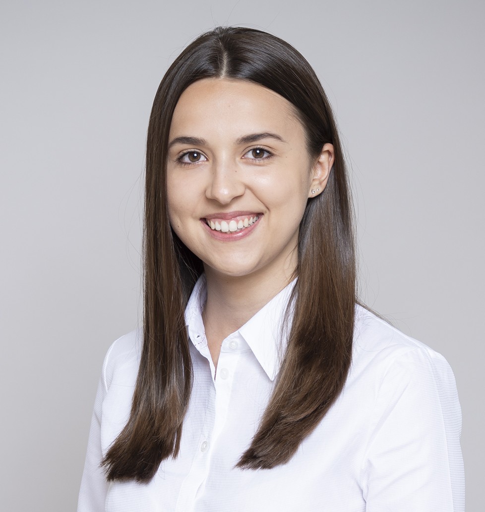 Dejana completed her Bachelor’s and Master’s degree in Biomedicine at the University of Zurich, where she discovered her passion for cancer research during her Master’s thesis exploring the FRS2 dependence of the FGFR signaling pathway in cancer cells. She is now pursuing her PhD in Cancer Biology in the Neuro-Oncology group of Prof. Martin Baumgartner at the University Children’s Hospital Zurich. In her PhD project, she investigates how medulloblastoma cells regulate the release of extracellular vesicles and how these vesicles contribute to communication between the tumor and its microenvironment.  When she’s not in the lab, Dejana enjoys spending time with family and friends, taking spinning classes, and discovering new vineyards — always appreciating the science behind a good glass of wine.