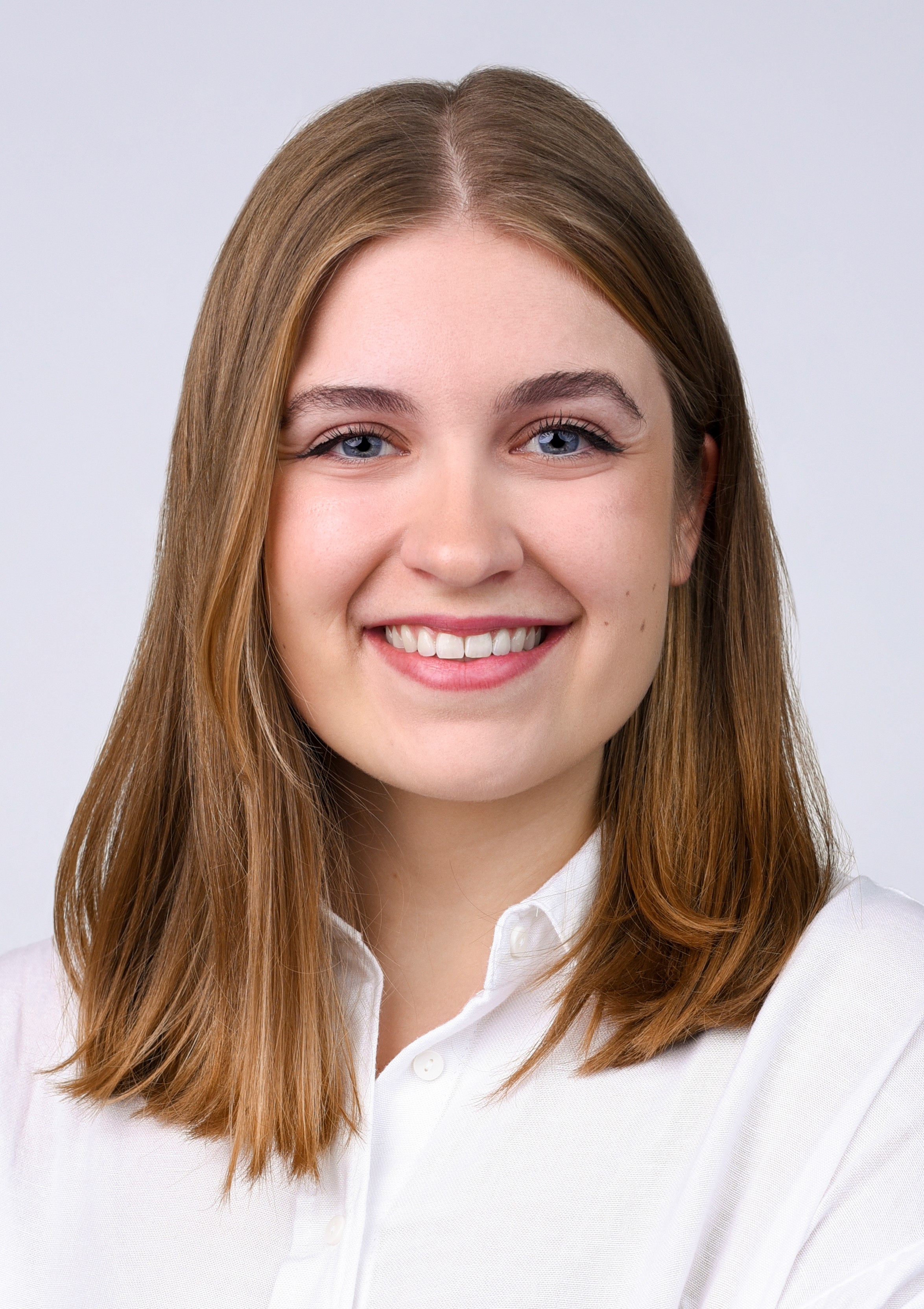 Lena obtained her Bachelor’s and Master’s degree in Pharmaceutical Sciences at the ETH Zurich. After an internship at a pharmaceutical company, she is now pursuing a PhD in Biomedicine at the Institute of Pathology and Molecular Pathology at the University Hospital in Zurich, with a focus on using proteomics to investigate different sarcoma subtypes and elucidate their functional vulnerabilities. In her free time, she enjoys arts and crafts, spending time with friends and baking.