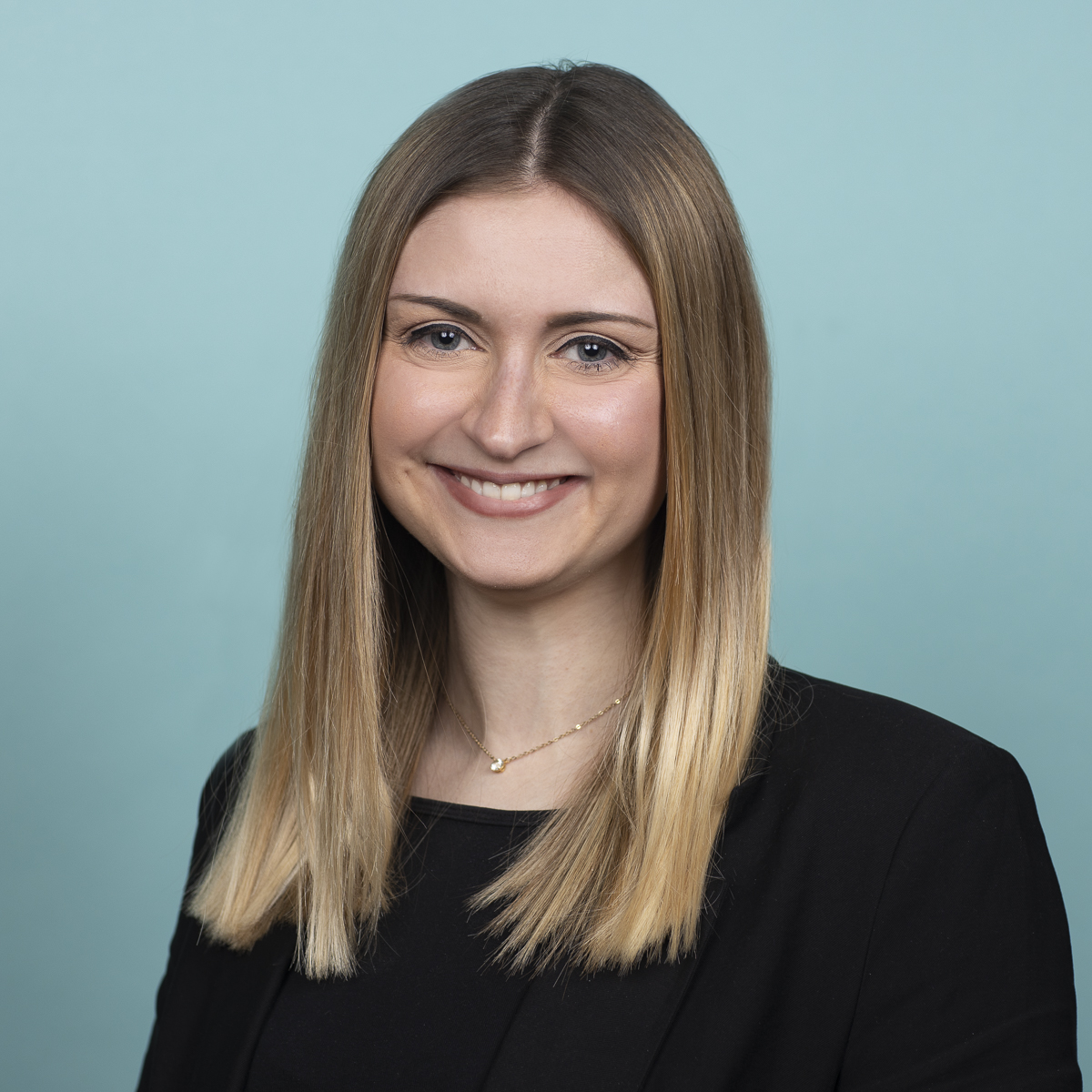 Marie obtained her bachelor’s degree in Biochemistry at the University of Tübingen. For her master studies she moved to Heidelberg and completed her M.Sc. in Molecular Biosciences with a focus in Cancer Biology at the German Cancer Research Center and University of Heidelberg. In 2022, Marie started her Ph.D. at the ETH in Zurich in the research group of Prof. Annette Oxenius. In her project she focuses on the metabolic programs promoting CD8 T cell exhaustion in chronic viral infections. Beyond the lab, Marie enjoys, travelling, reading, doing sports like going for a run, a yoga class or hiking in the swiss mountains and drinking Aperol Spritz with friends in the sun.